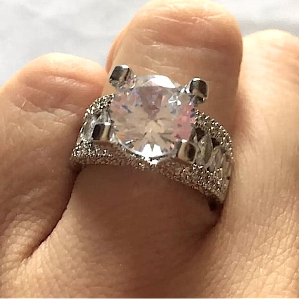 STERLING SILVER DIAMOND RING - Picture 5 of 9